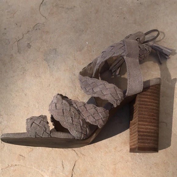 BCBG Tan Leather Heels - Picture 5 of 13